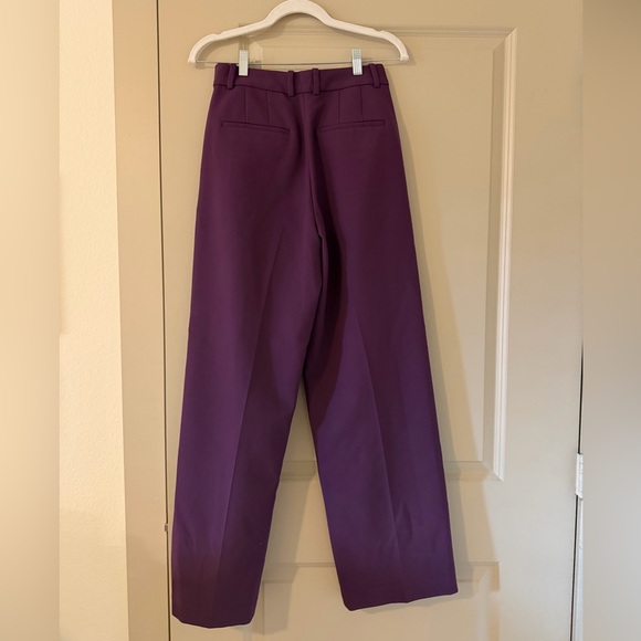 Aritzia Babaton Pleated Trouser Pants Plum - Size 6 - Picture 4 of 5